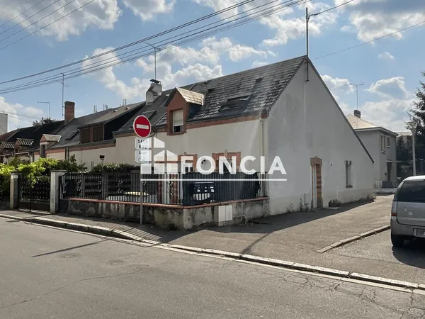 Ensemble immobilier de 3 appartements et de 3 stationnements