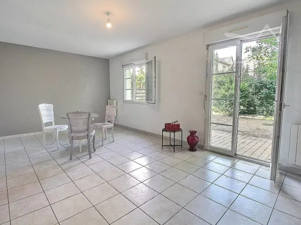 Maison récente dans le "Vieux St Pierre" avec garage et jardin
