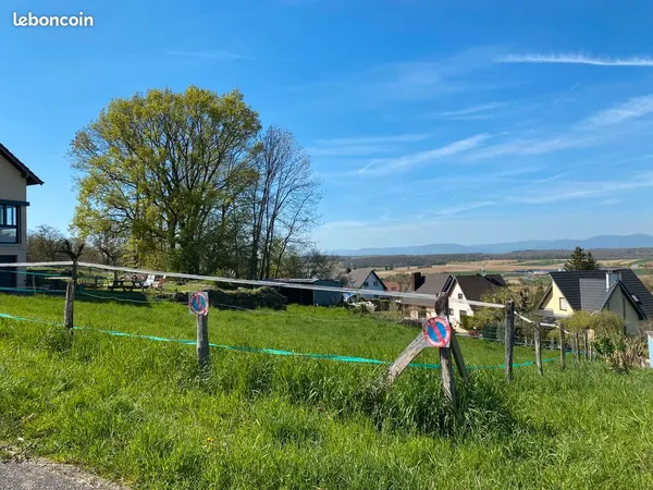 De particulier à particulier terrain à bâtir à Altkirch - 750 m² - vue dégagée sur les Vosges