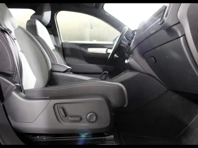 Volvo Xc40 t5 recharge 180 + 82ch plus dct 7 — photo 6