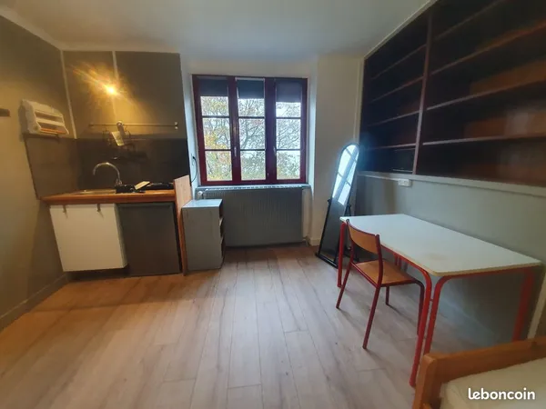Chambre meublée centre QUIMPER 430