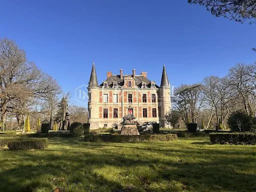 Château 13 pièces 600 m²