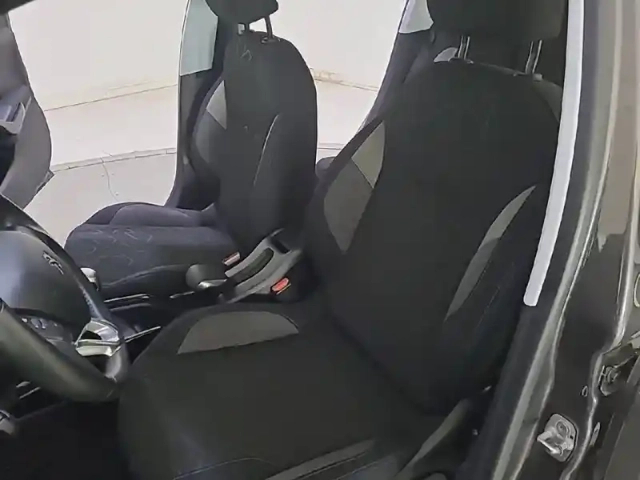 Peugeot 2008 puretech 110ch s&amp;s bvm6 — photo 32