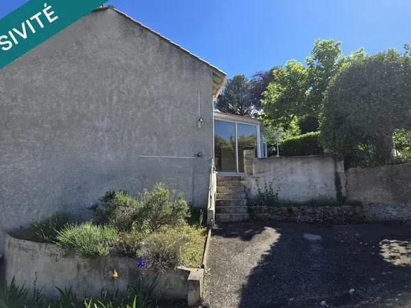 Petite maison de 60 m2 habitable et sa véranda de 20 m2 sur 280 m2 de terrain