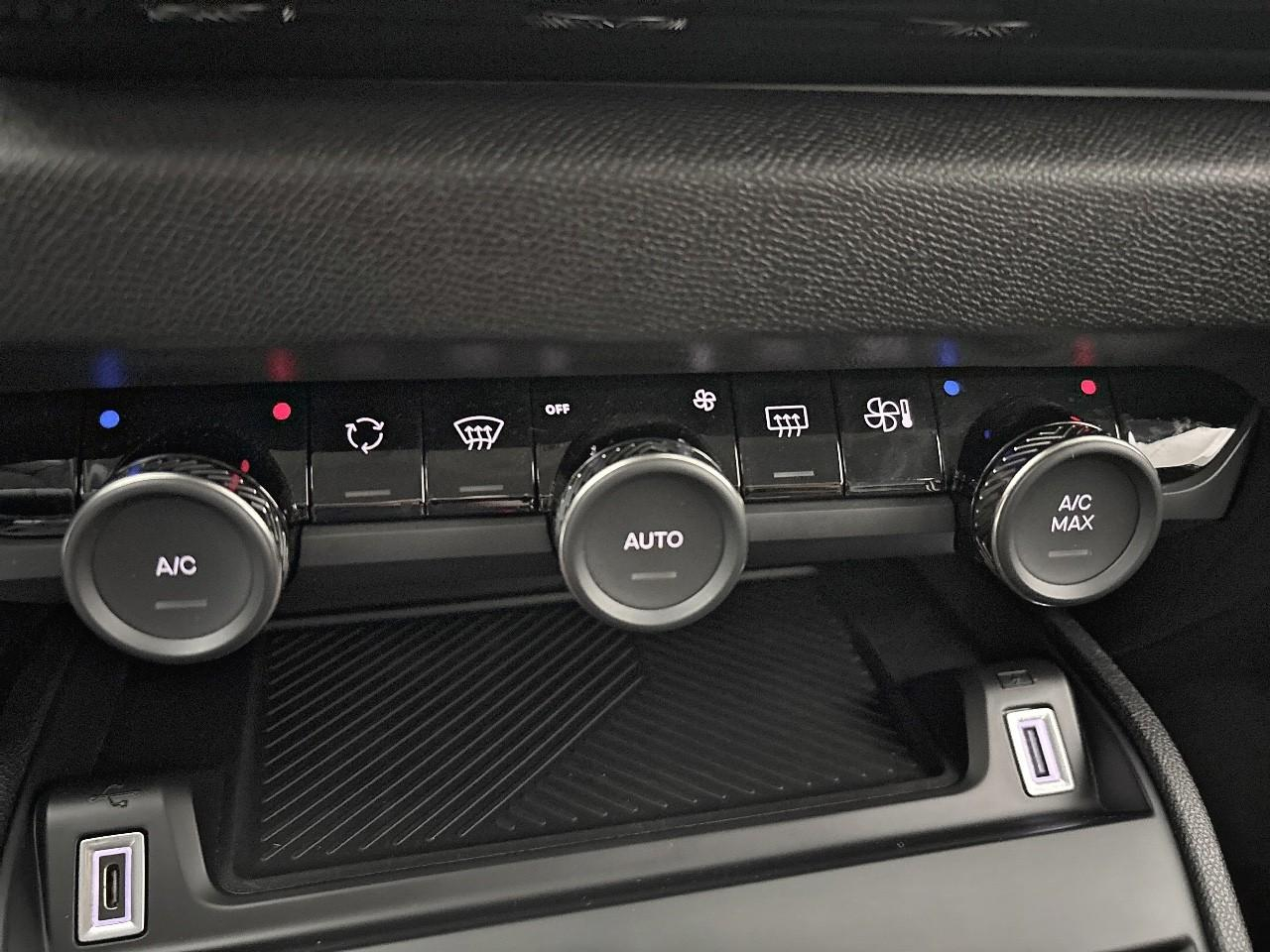 Citroën C4 hybride 136 e-dcs6 plus — photo 32