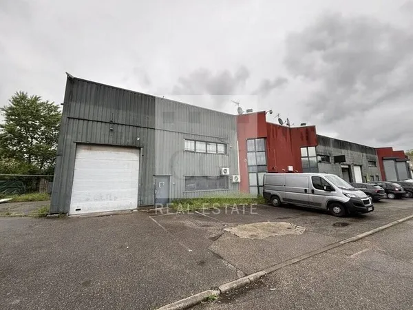 Local d'activité 2600 m²