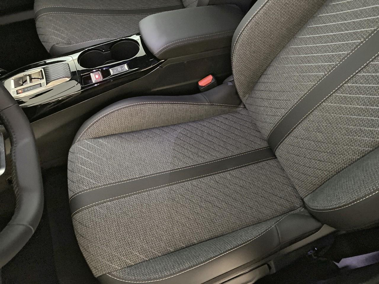 Peugeot 2008 hybrid 145 ch e-dcs6 allure — photo 9