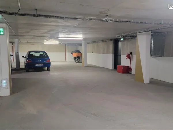 1 ou 2 places de Parking à Louer
