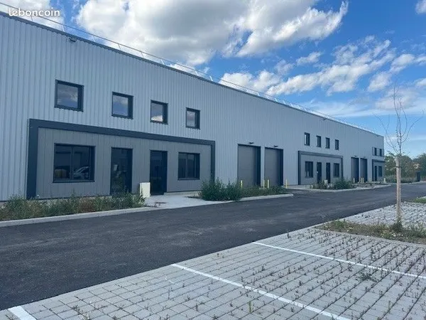 Local 245 m² WITTELSHEIM