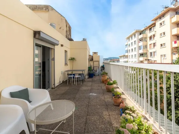 Vends appartement - 63 m² - 3 pièces, 2 chambres - Toulon 83000