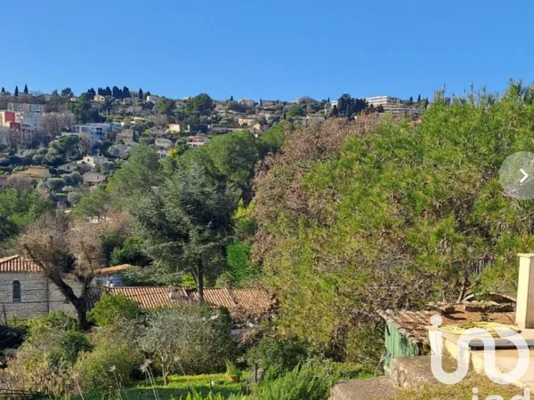 Terrain 1423 m²