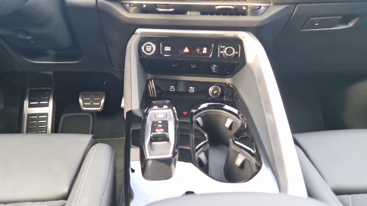 Audi Q5 TFSI 204 ch Hybride S tronic 7 Quattro — photo 11