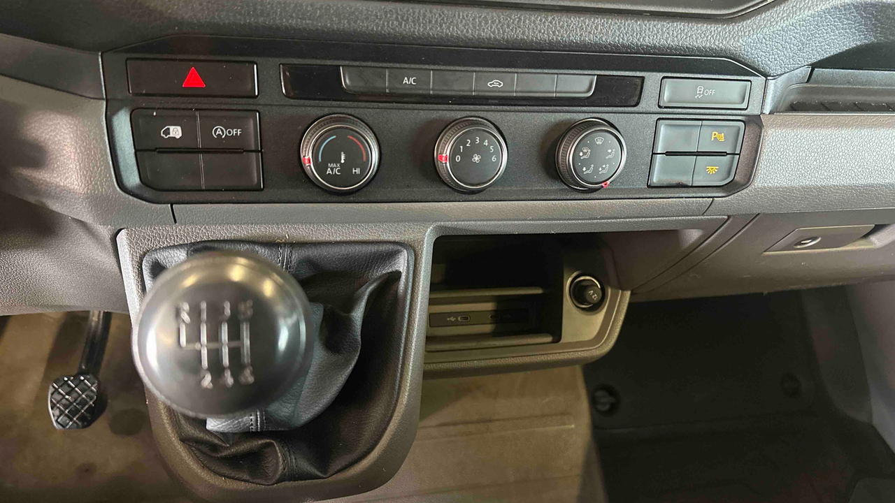 Volkswagen Utilitaires CRAFTER VAN 35 L3H3 2.0 TDI 140 CH — photo 15