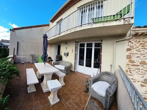 Maison style vigneronne de 180m² avec grand garage, terrasse et balcon
