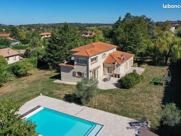 Maison 7 pièces 210 m²