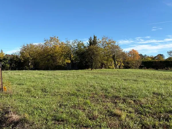 Terrain 785 m²
