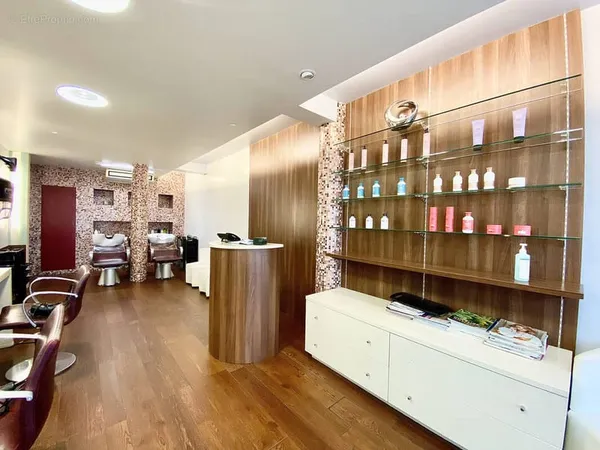 Fonds de commerce d'un salon de coiffure au coeur de Saint Jean Pied de Port