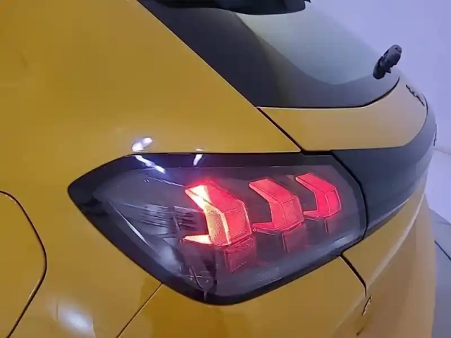 Peugeot 208 puretech 100 s&amp;s bvm6 — photo 47