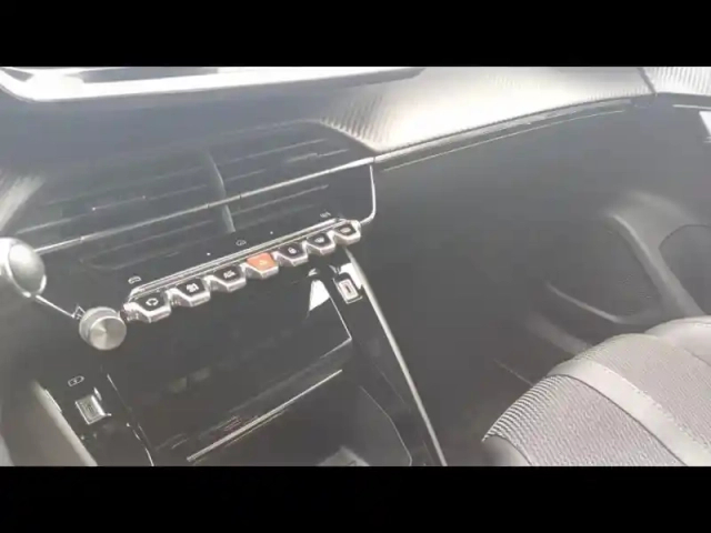 Peugeot 2008 1.2 puretech 130ch s&amp;s gt eat8 — photo 14