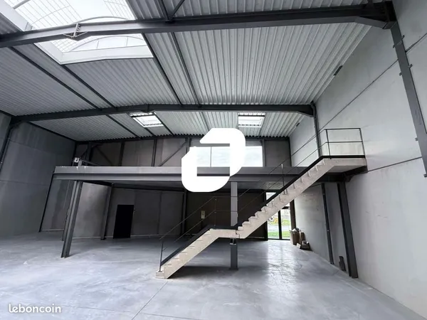 Local d'activité 556 m²