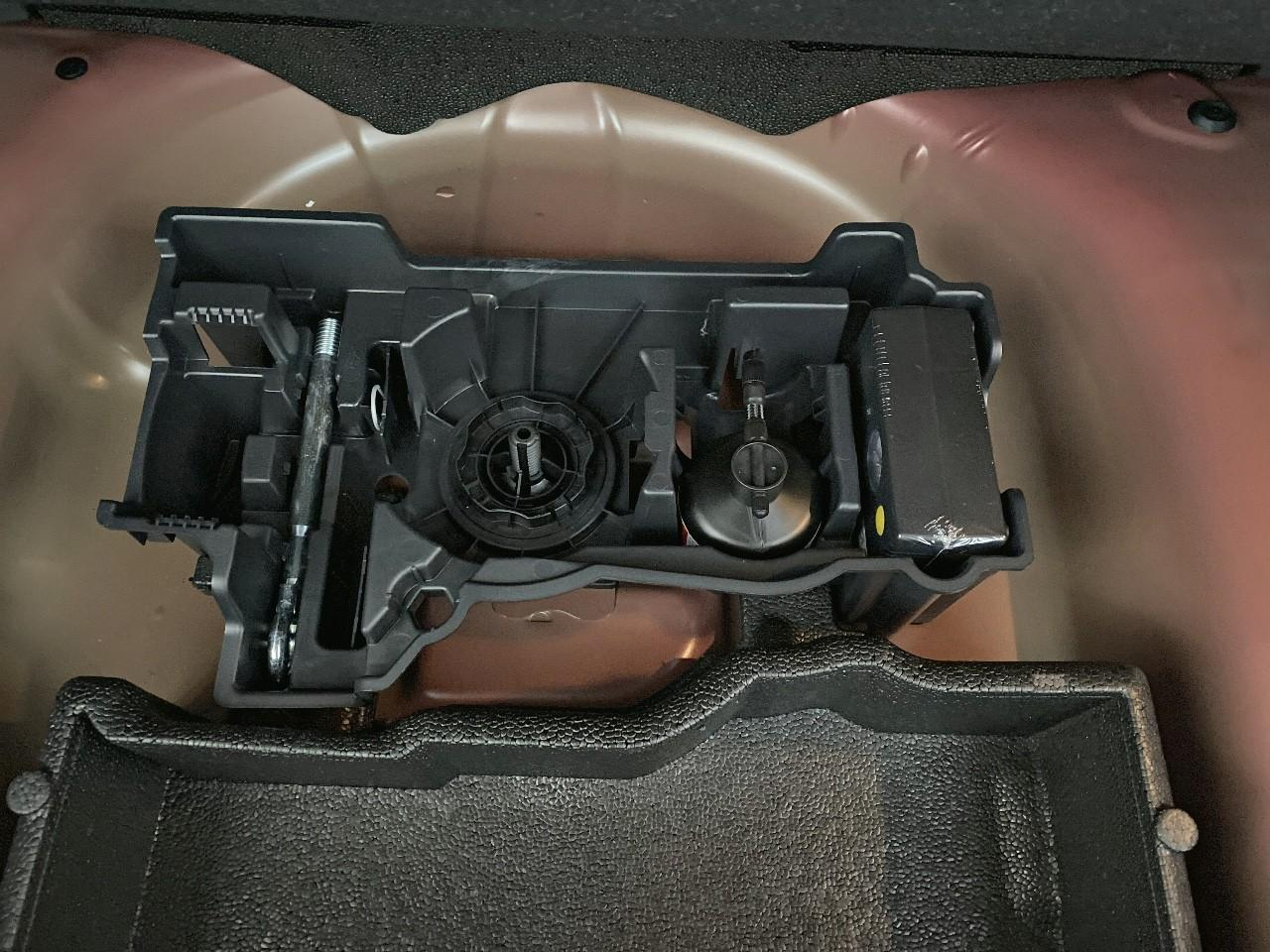 Peugeot 2008 hybrid 145 ch e-dcs6 allure — photo 16