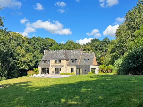 PLOUGASTEL, GRANDE MAISON EN PIERRE AVEC PISCINE ET VUE ÉLORN