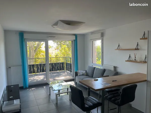 T2 lumineux avec vue dégagé proche village