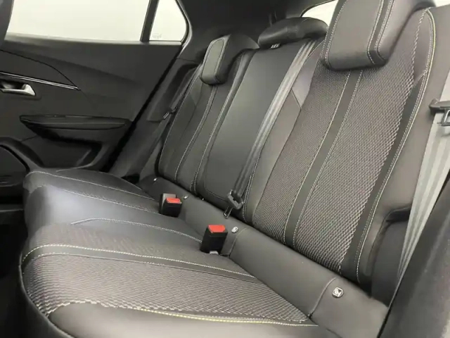 Peugeot 2008 puretech 130 s&amp;s eat8 — photo 15