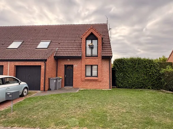 MAISON SEMI-INDIVIDUELLE 3 CHAMBRES AVEC GARAGE ET JARDIN CLOS n°10159