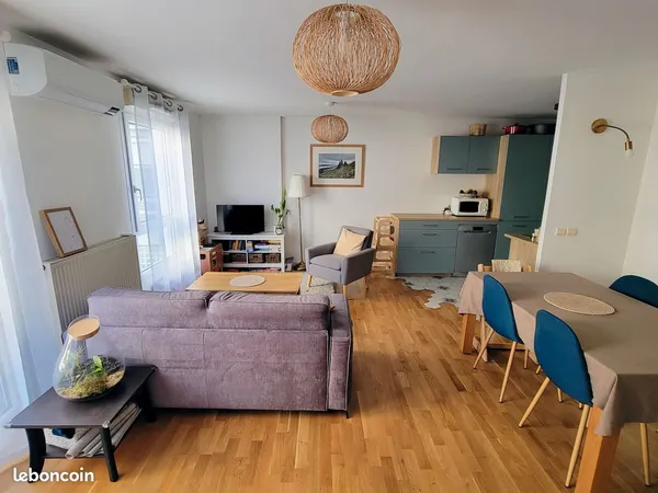 T3 Duplex meublé de 72 m² - Climatisation réversible - À 150 m du métro Gare de Vaise - Disponible l