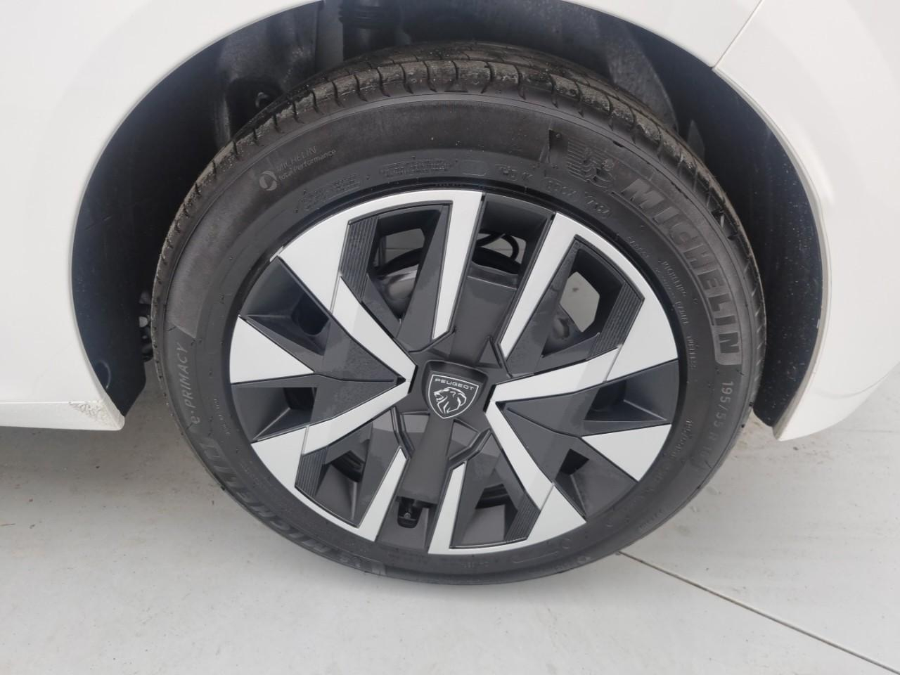 Peugeot 208 100 s&s bvm6 style — photo 16