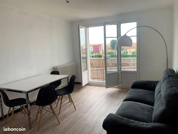 T3 meublé de 60 m² climatisé, à 200 m de la gare, balcon, cave, parking