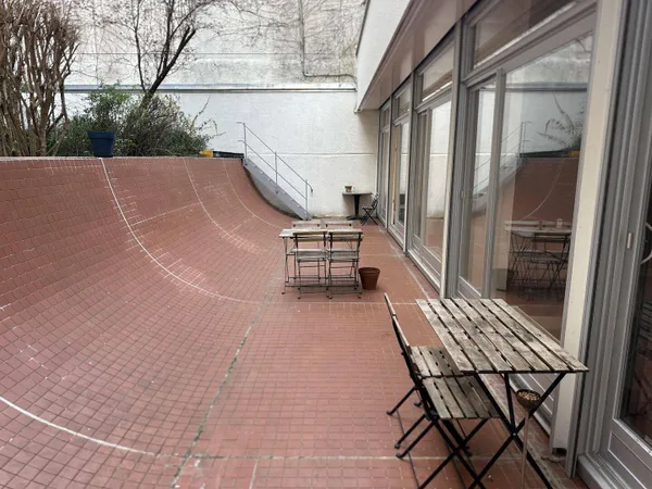Local 300 m²