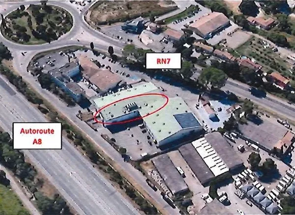 Batiment commercial 1424m2 bord de Route Nationale et visuel