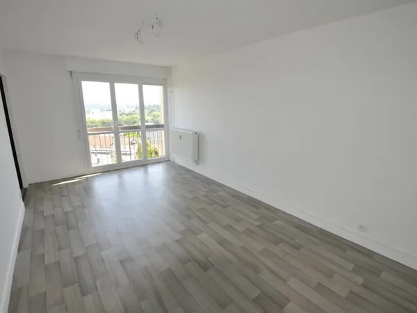 Studio refait à neuf Quartier perrin dans résidence sécurisé