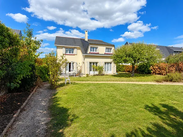 Maison Centre Ste Luce Sur Loire 10 pièce(s) 230 m2