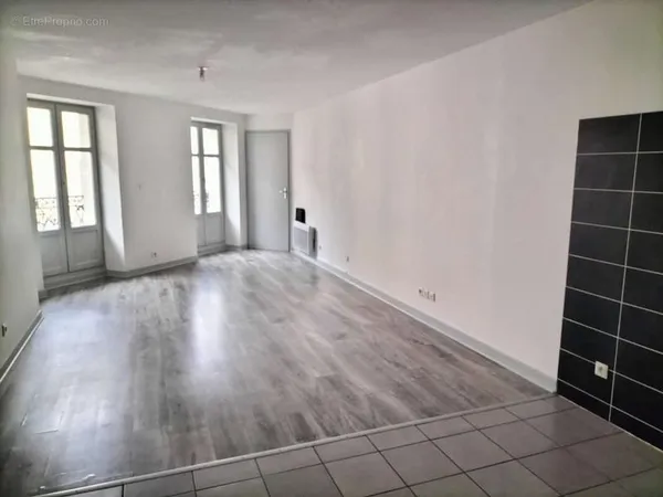 LAVAL, hyper centre rive droite, une appartement d'environ 65m2 habitables