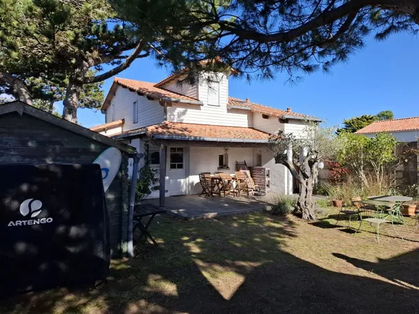 LA PLAINE SUR MER - Maison avec Studio indépenant, à deux pas du Port de la Gravette