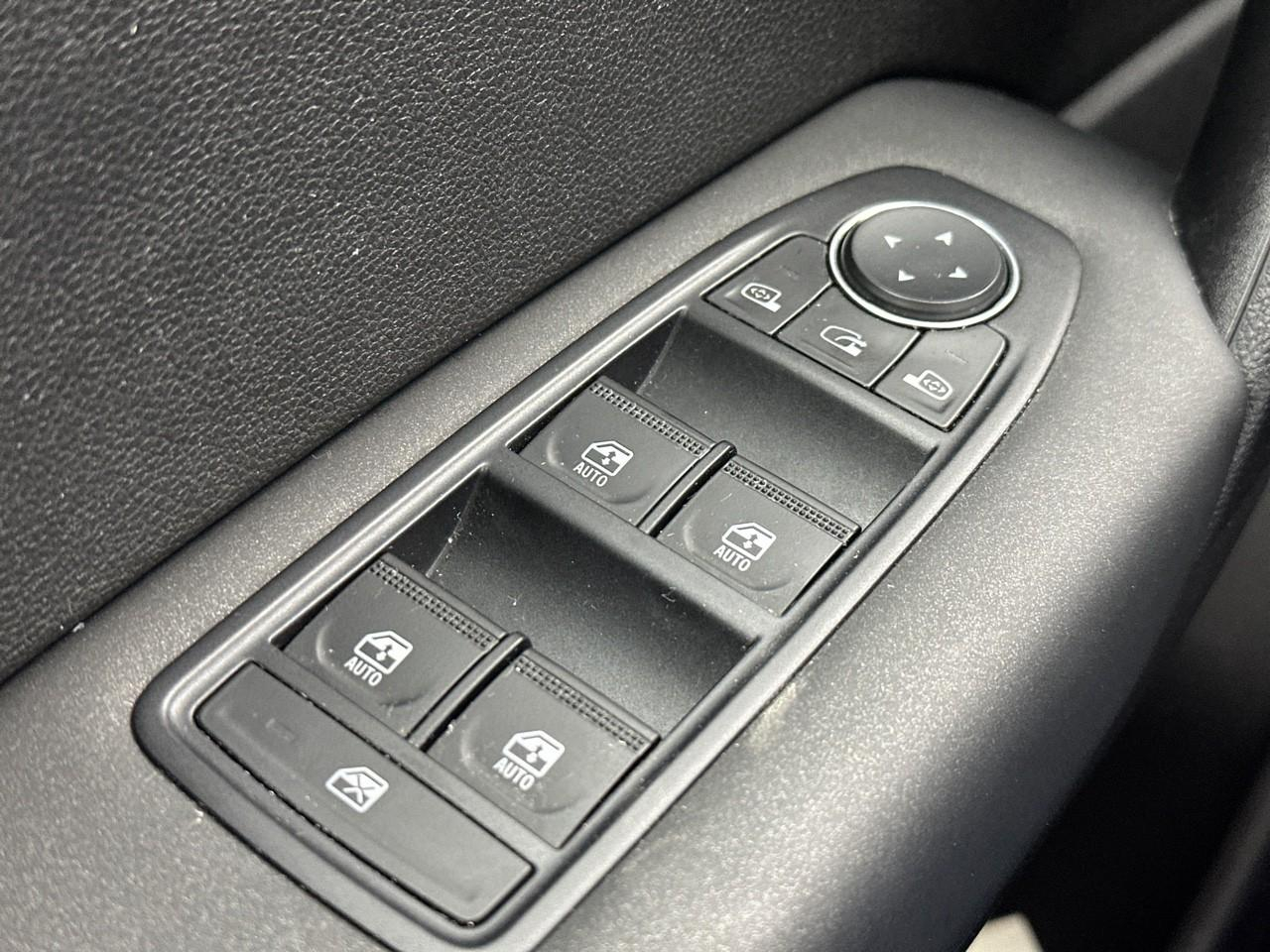 Renault Captur blue dci 115 edc business — photo 16