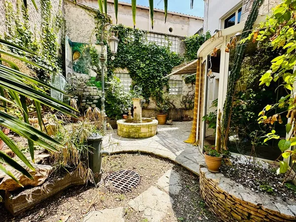 Maison de ville avec jardin en centre ville