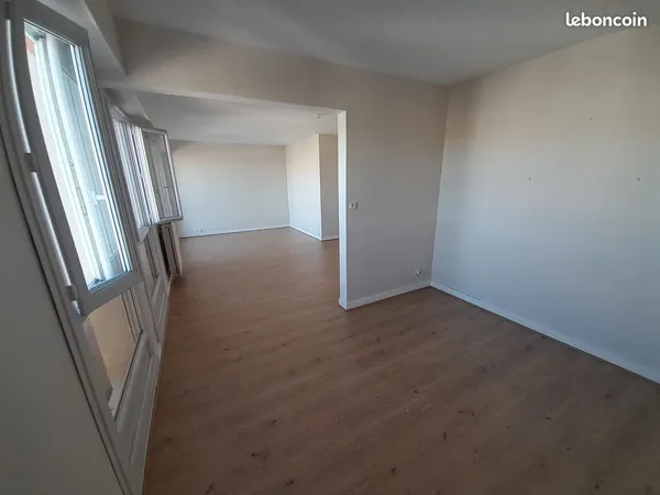 Coup de coeur : 80 m² rénové avec vue, terasse et parking