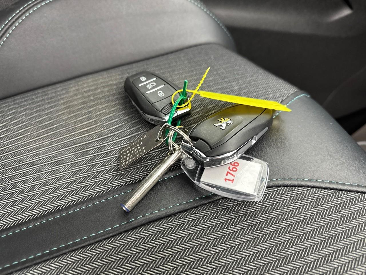 Peugeot 3008 hybrid 225 e-eat8 allure pack — photo 34