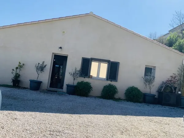MAISON FAMILIALE AVEC OPTION ACTIVITE CHAMBRES D ' HOTES