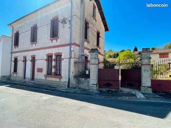 Maison de caractère de 135m² avec 4 chambres, dépendances et terrain