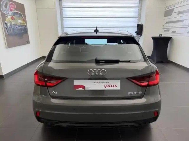 Audi A1 sportback 25 tfsi 95ch design s tronic 7 — photo 6