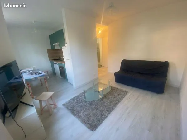 À LOUER - Appartement T1 bis meublé entièrement rénové - 25,02 m² - Villeurbanne Gratte-Ciel (RDC)