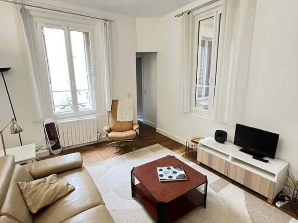 LOUE 2/3p Meublé Paris 8ème clair et calme - 1 chambre 45m²