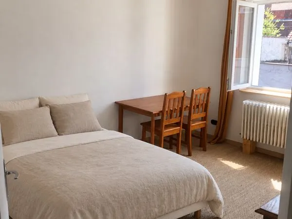 Chambre meublée chez l'habitante