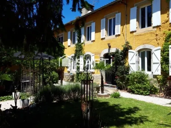 Maison 11 pièces 270 m²