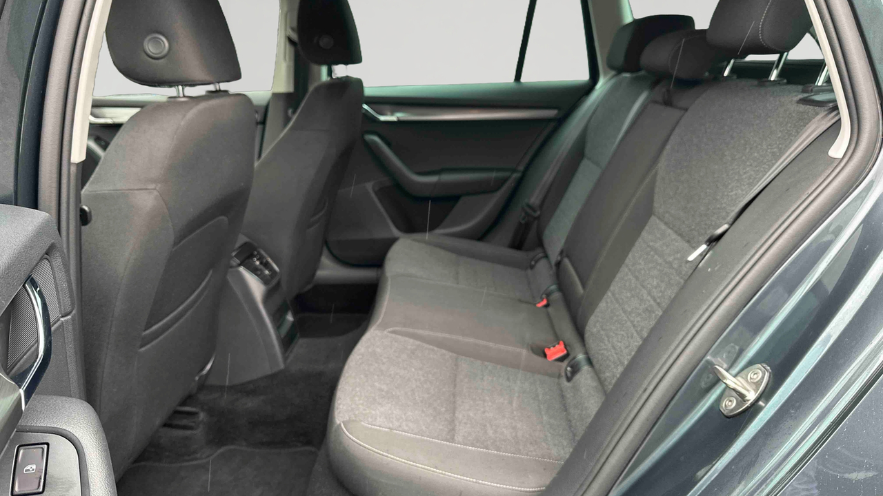 Skoda Octavia Combi 2.0 TDI 150 ch SCR FAP DSG7 — photo 12